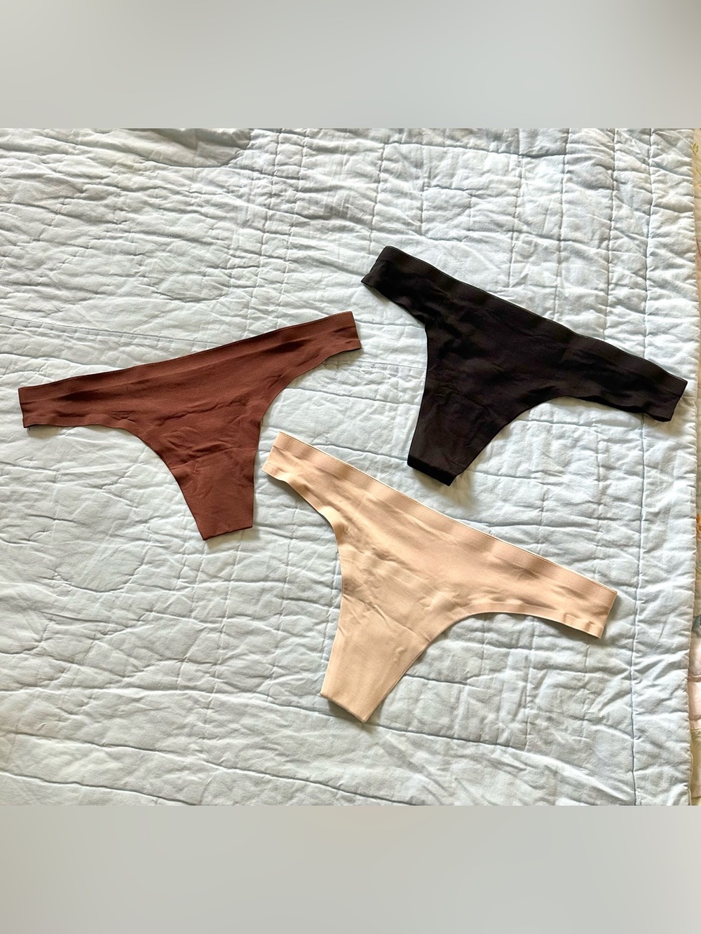 Huha Seamless Trio: Brown, Black, and Beige Low-Mid Rise Thong